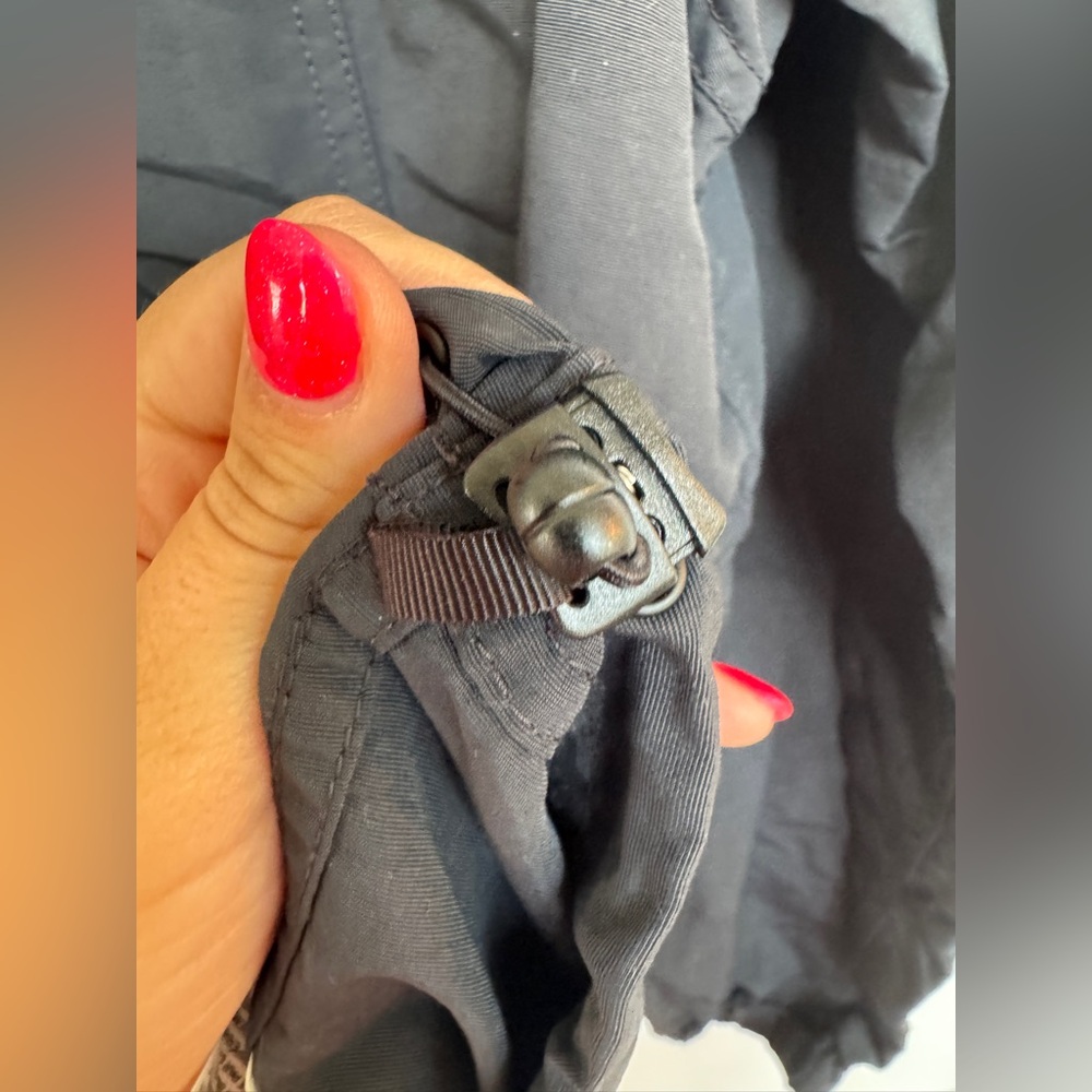 L.L.Bean Women’s Mountain Classic Anorak
Size XSPetite - Picture 5 of 8